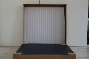 Stekker zonnepaneel geopende doos