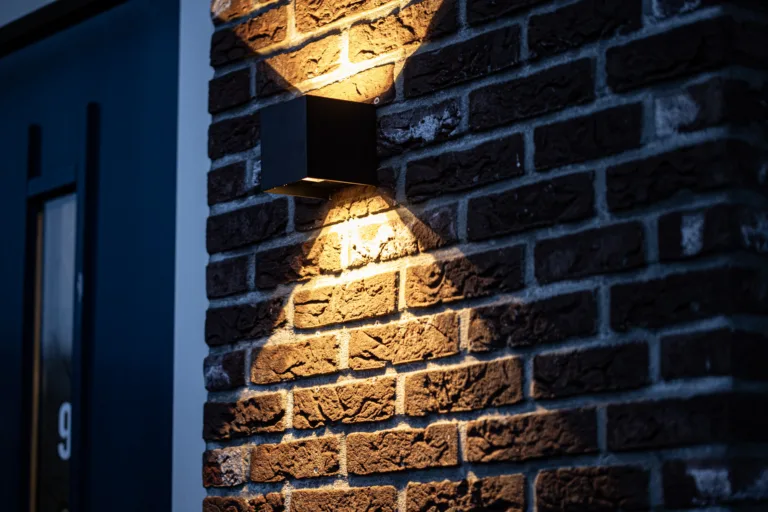 Action Wandlamp aan muur