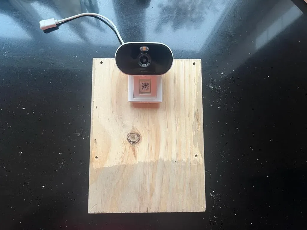 Binnenkant dakje vogelhuisje met camera