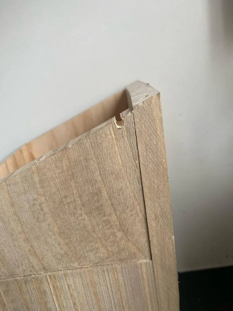 Kabelsleuf voor vogelhuisje met camera en zonnepaneel